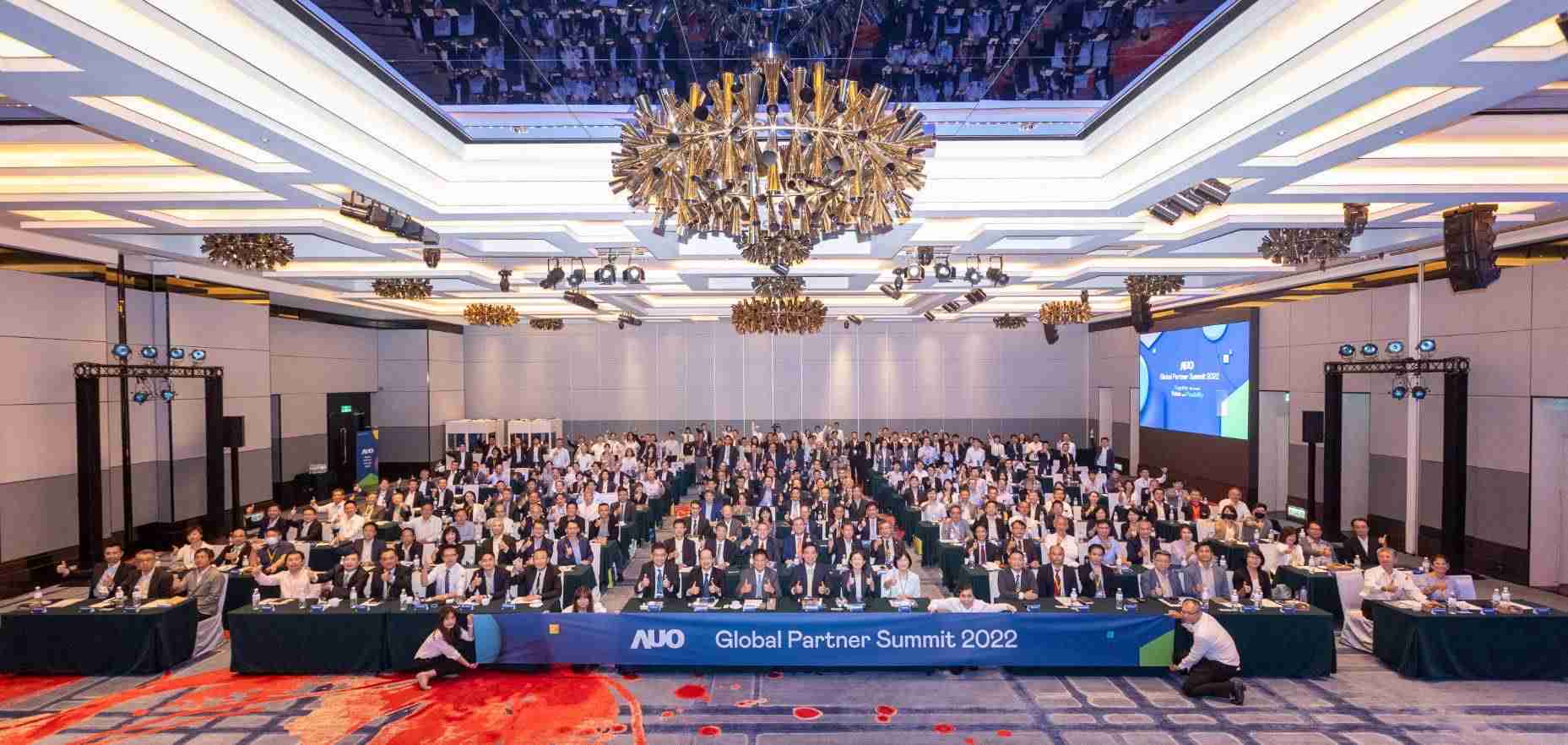 友達推動「安心、、、創新、、、、用心、、、同心、、、盡心」五星職旅，，，，為菲籍員工打造全方位照護，，首度贏得「人權實踐與發展領袖獎」殊榮